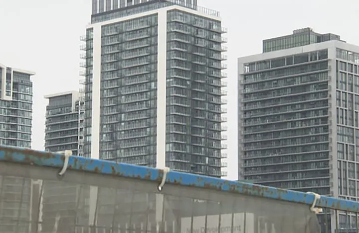 سقوط آزاد قیمت کاندو در بازار مسکن تورنتو